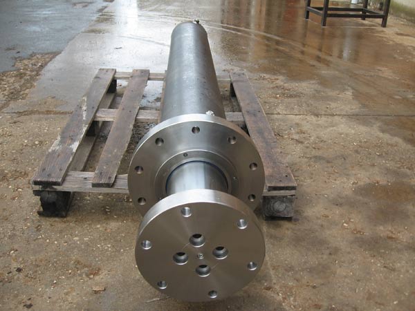 Progettazione-cilindri-idraulici-compatti-Bologna